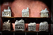 Volterra. La grandiosa serie di urne cinerarie del Museo Etrusco Guarnacci.